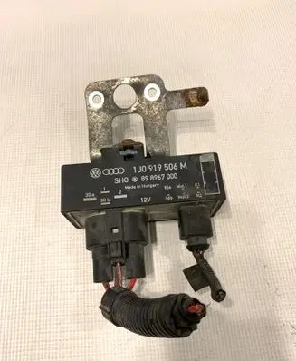 Coolant fan relay