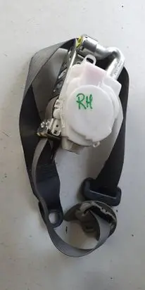 Toyota Prius (XW30) Front seatbelt