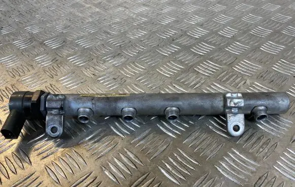 Mercedes-Benz C W203 Fuel main line pipe A6420700495 0528000301 A6110780449