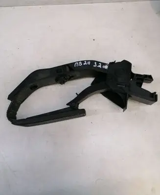 Mercedes-Benz E W211 Accelerator throttle pedal A2113000404