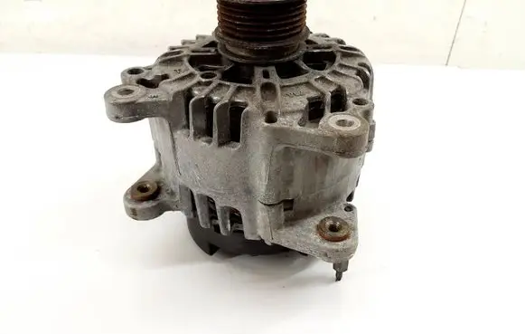 Volkswagen Tiguan Generator/alternator 03L903023B