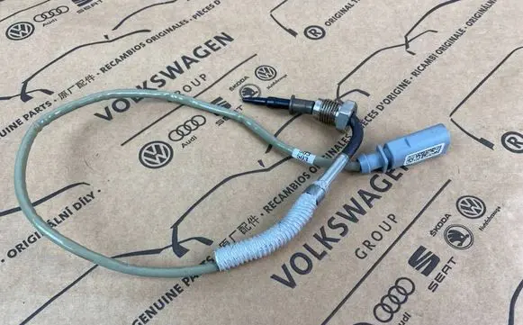 Volkswagen PASSAT B8 Exhaust gas temperature sensor 05L906088CA