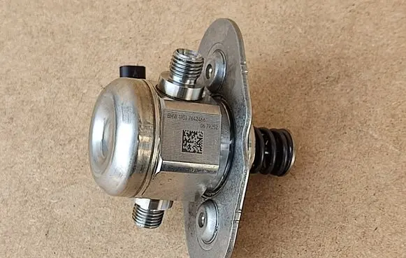 BMW 6 G32 Gran Turismo Fuel injection high pressure pump 7642466 13517642466 0679252