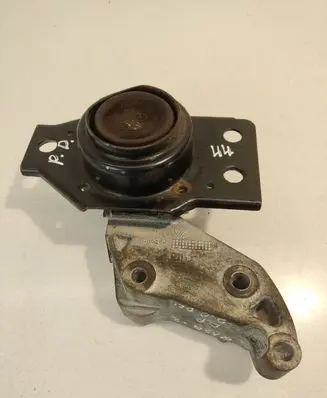 Nissan Qashqai+2 Engine mount bracket F6036100 DD1300908
