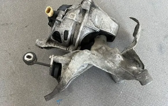 Audi Q5 SQ5 FY Engine mounting bracket 4M0199308BM 4M0199372F