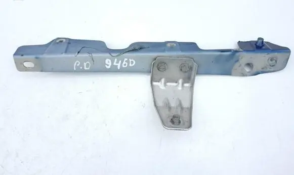 Jeep Wrangler Fender mounting bracket 