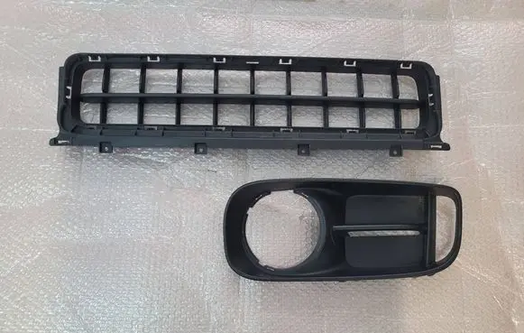 Mini Cooper Countryman F60 Front bumper lower grill 7390525