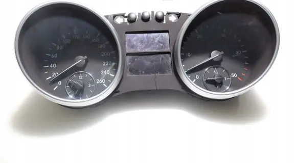 Mercedes-Benz ML W164 Clock 