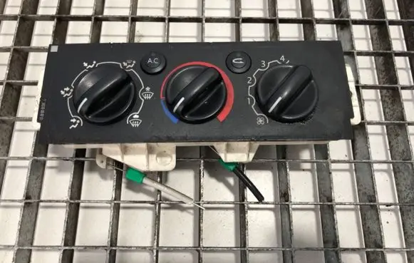 Renault Master II Interior fan control switch N2385001