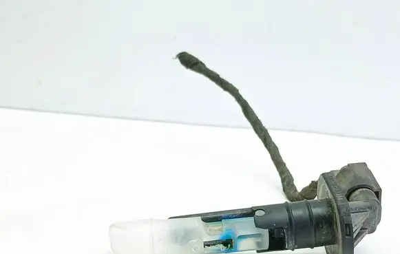 BMW 5 E39 Windshield washer fluid level sensor 8360450