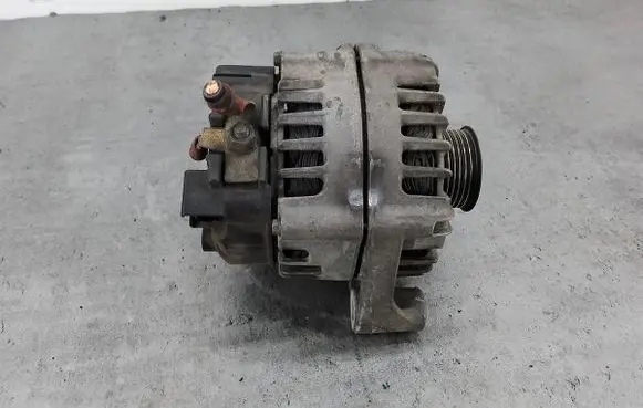 BMW 1 E81 E87 Generator/alternator 7802261