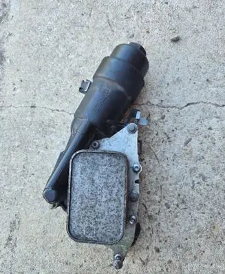 Oil filter mounting bracket
