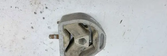Audi A4 S4 B5 8D Engine mount bracket