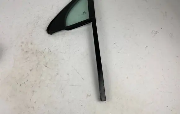Audi Q7 4M Front door vent window glass four-door 4M0845113