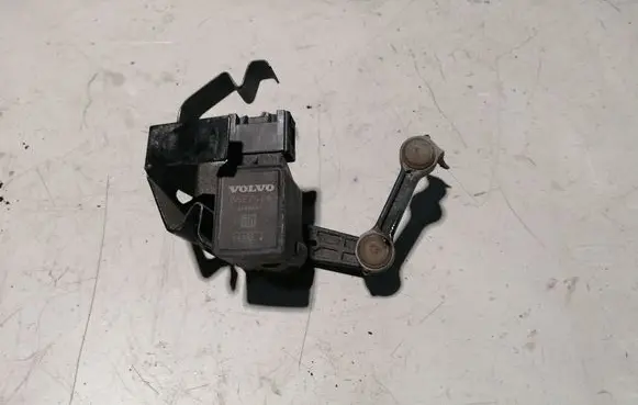 Headlight/headlamp level sensor
