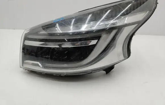 Renault Trafic III (X82) Headlight/headlamp 260608582R