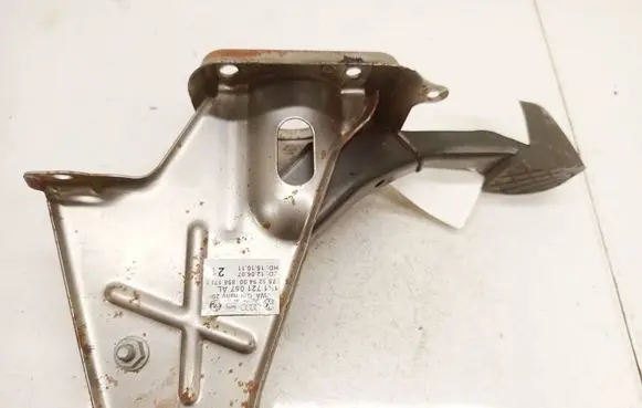 Volkswagen Golf V Brake pedal 1K1721057L