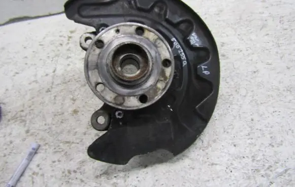 Volkswagen Golf VII Front wheel hub spindle knuckle 5Q0255Q