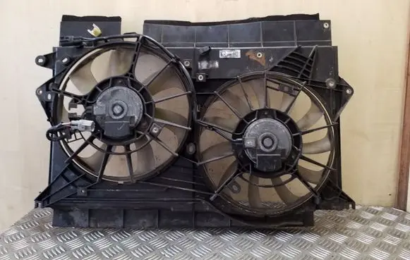 Toyota Avensis T270 Radiator cooling fan shroud 160400R170