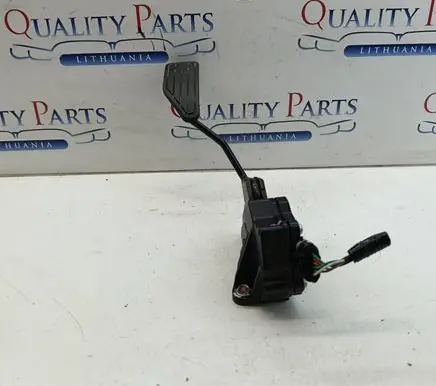 Subaru Outback (BS) Accelerator throttle pedal 1988009400