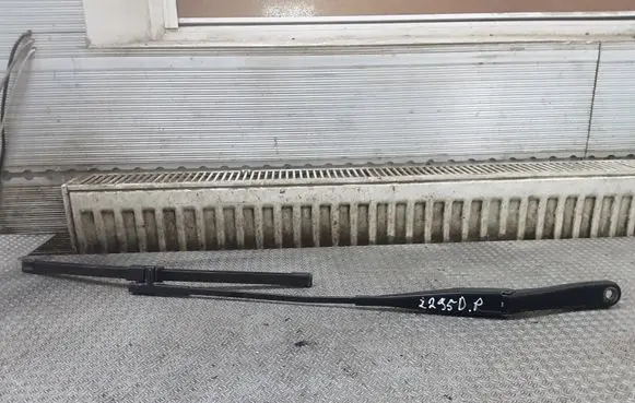 Windshield/front glass wiper blade