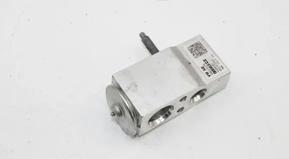 Audi e-tron Air conditioning (A/C) expansion valve 8W0816679