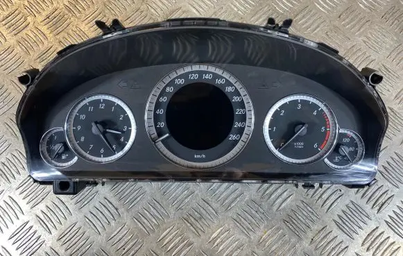Mercedes-Benz E W212 Speedometer (instrument cluster) A2129000814 A2C82045300 2129013202
