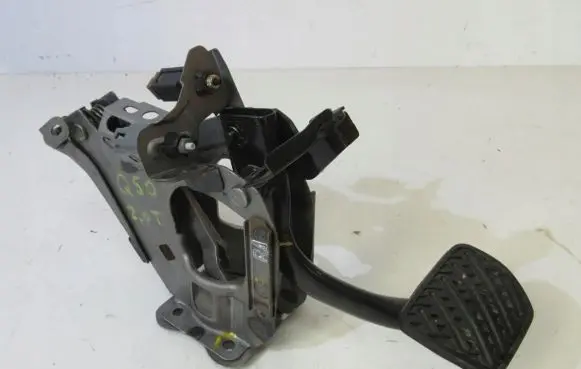 Infiniti Q50 Brake pedal 46531EG01A