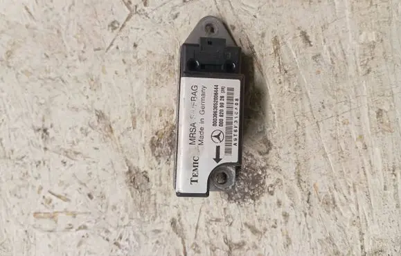 Mercedes-Benz E W210 Airbag deployment crash/impact sensor 0008209926 A9T6K31C8