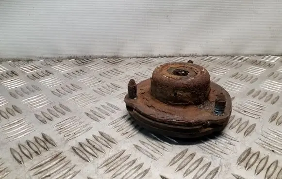 Toyota Land Cruiser (J120) Coil spring mount 
