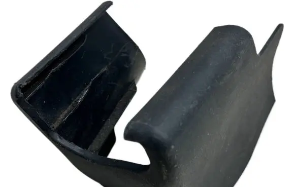 Toyota Avensis T270 Front passenger seat rail trim 7215705050 72157-05050