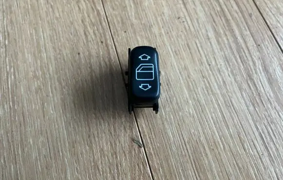 Mercedes-Benz E W210 Electric window control switch