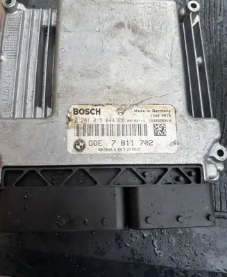 BMW 1 E81 E87 Engine control unit/module 7811702 0281015044 030181282