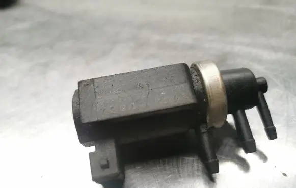 Audi A6 S6 C5 4B Turbo solenoid valve 059906627