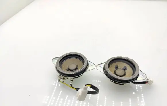 Hyundai i40 Front door high frequency speaker