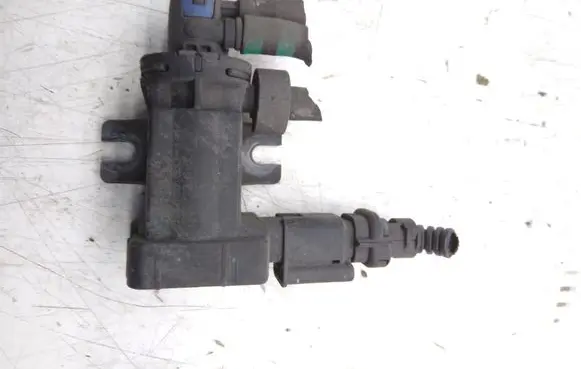 Citroen C4 II Picasso Turbo solenoid valve 9801887680