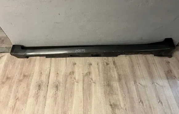 Toyota Avensis T270 Front sill (body part) 75860-05010