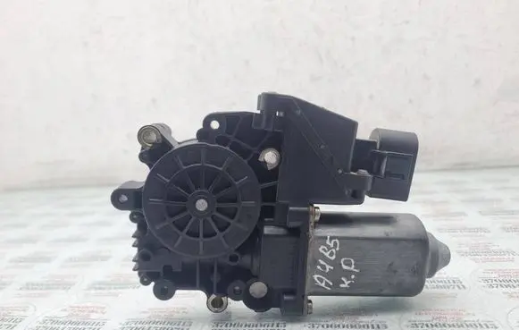 Audi A4 S4 B5 8D Front door window regulator motor 0536001402