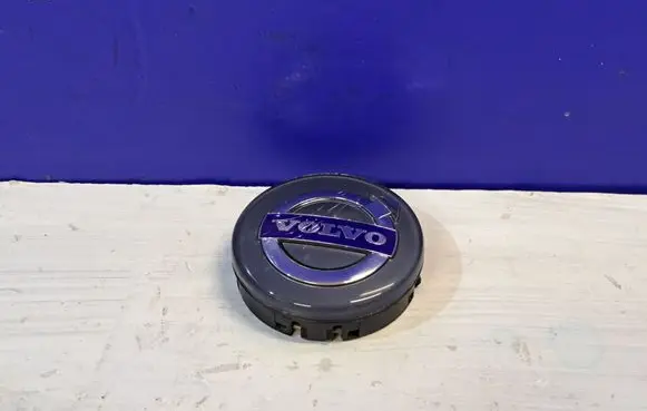 Volvo S60 R17 wheel hub/cap/trim 30666913