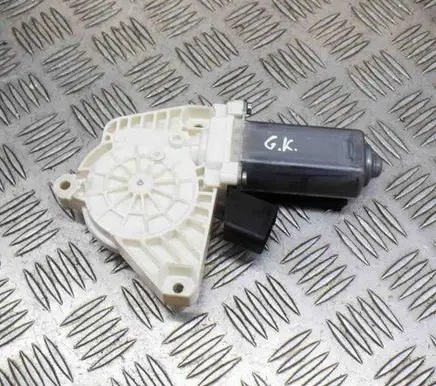 Mercedes-Benz CLA C117 X117 W117 Rear door window regulator motor A61041113