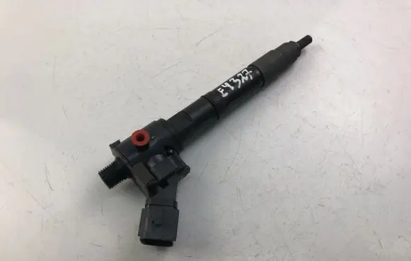 Volvo XC70 Fuel injector 31405404