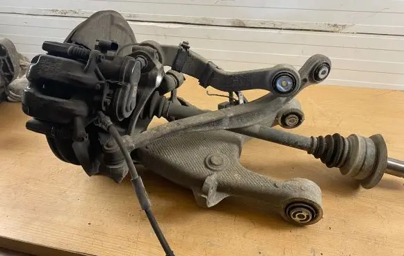Rear wheel hub spindle/knuckle