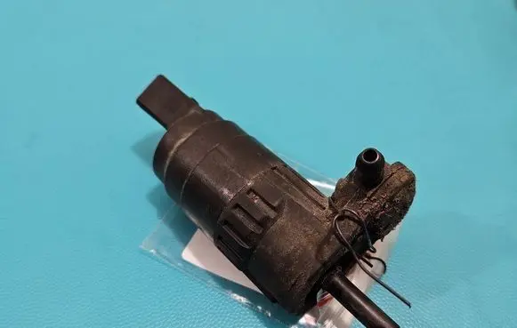 Skoda Octavia Mk2 (1Z) Windscreen/windshield washer pump 1K6955651 IMPRK1423532