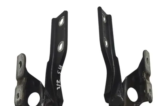 Audi A3 S3 8P Engine bonnet/hood hinges 8P0823301B