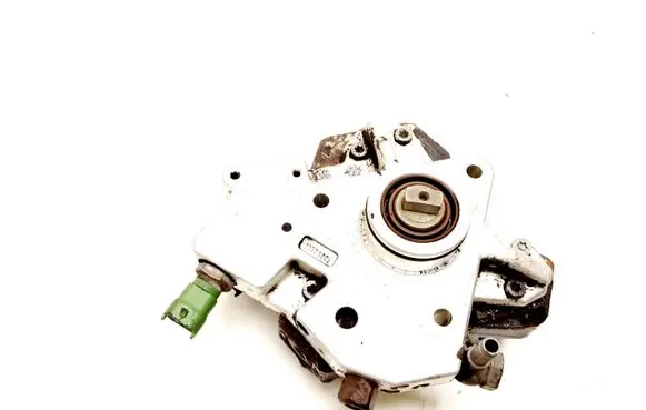 Volvo XC70 Fuel injection high pressure pump 8692521