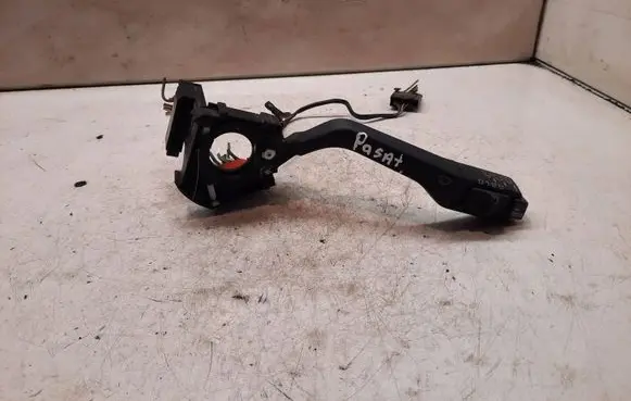 Volkswagen PASSAT B3 Wiper control stalk 357953633A