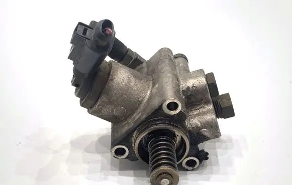 Volkswagen PASSAT B6 Fuel injection high pressure pump 06F127025D