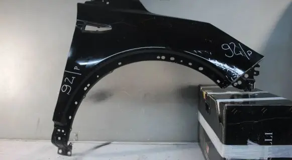 Ford Kuga II Fender mounting bracket