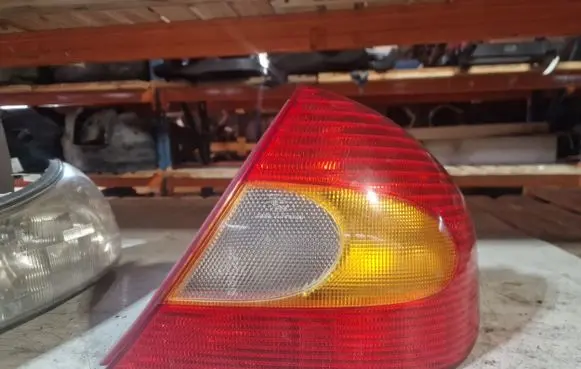 Ford Mondeo MK II Rear/tail lights