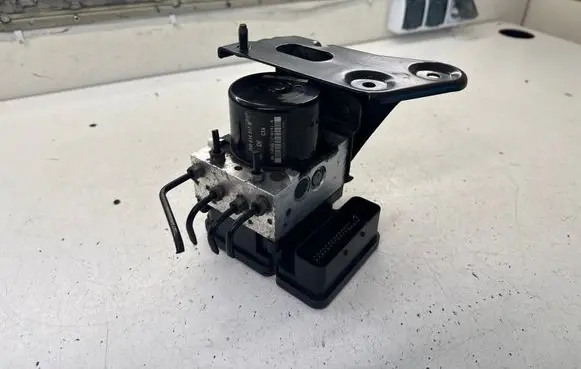 Volkswagen Multivan T5 ABS Pump 7H0614517B 10021201414 318117898